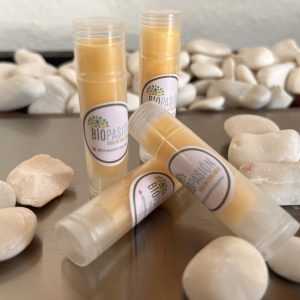 Bálsamo Labial, Miel, cera de abeja, crema de cacao y aceite de coco. 4.5 g